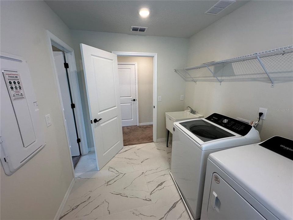 For Sale: $1,199,000 (5 beds, 4 baths, 3172 Square Feet)