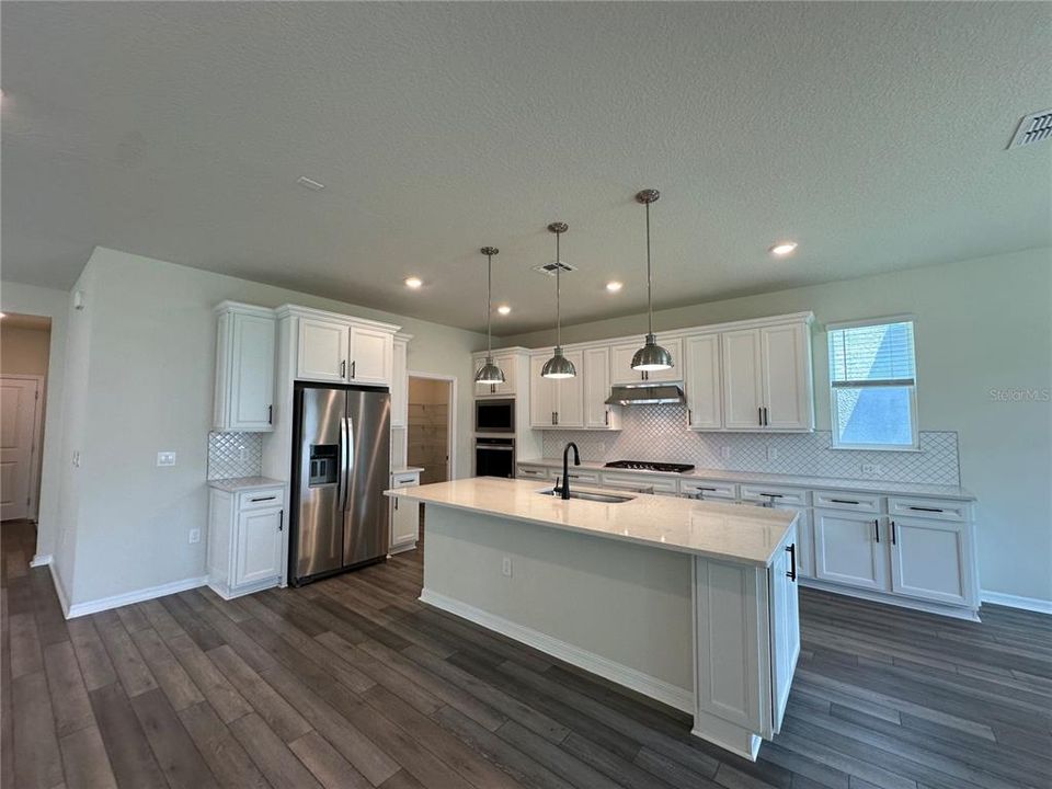 For Sale: $1,199,000 (5 beds, 4 baths, 3172 Square Feet)