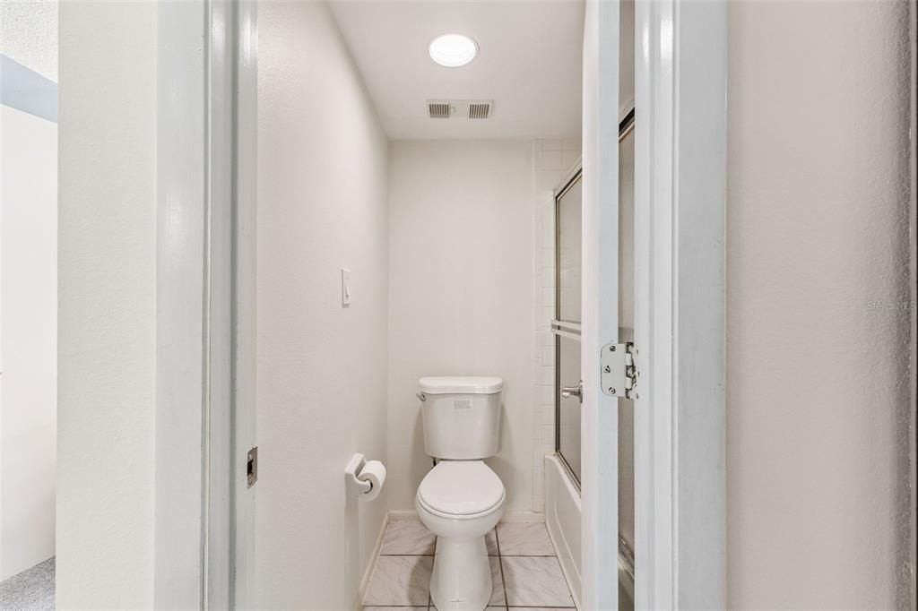 На продажу: $169,900 (3 спален, 2 ванн, 1011 Квадратных фут)