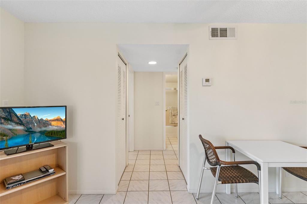 На продажу: $169,900 (3 спален, 2 ванн, 1011 Квадратных фут)