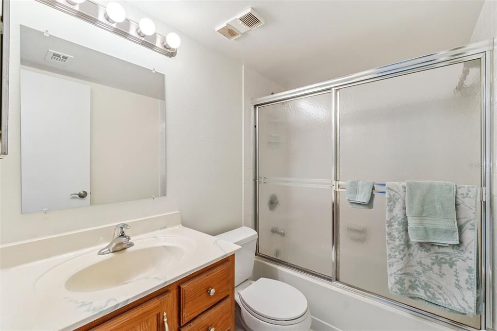 На продажу: $169,900 (3 спален, 2 ванн, 1011 Квадратных фут)