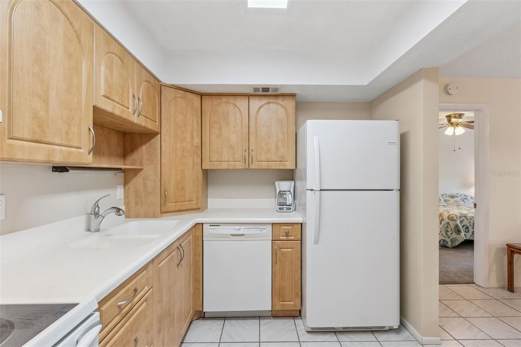 На продажу: $169,900 (3 спален, 2 ванн, 1011 Квадратных фут)