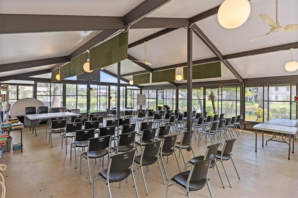 На продажу: $169,900 (3 спален, 2 ванн, 1011 Квадратных фут)