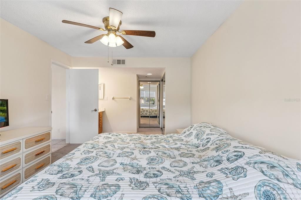 На продажу: $169,900 (3 спален, 2 ванн, 1011 Квадратных фут)