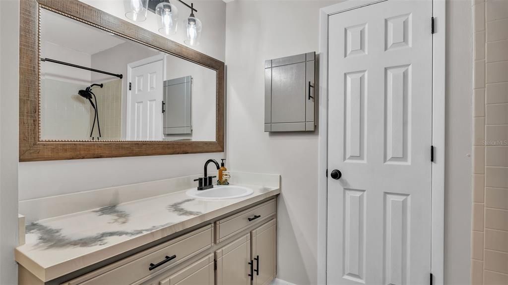 待售: $170,000 (2 贝兹, 2 浴室, 1080 平方英尺)