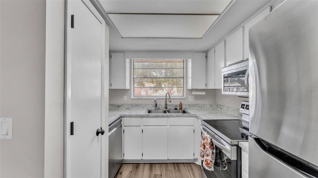 待售: $170,000 (2 贝兹, 2 浴室, 1080 平方英尺)