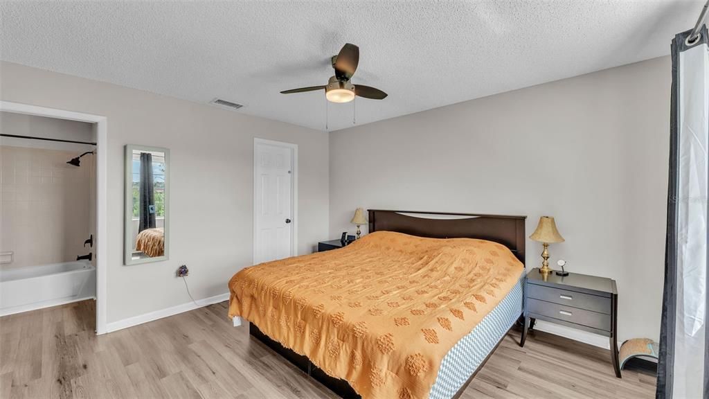 待售: $170,000 (2 贝兹, 2 浴室, 1080 平方英尺)