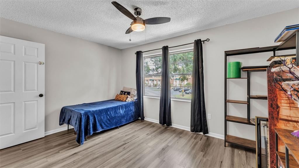 待售: $170,000 (2 贝兹, 2 浴室, 1080 平方英尺)