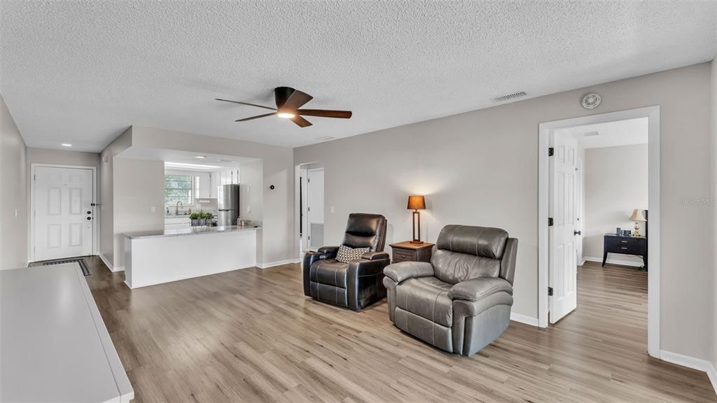 待售: $170,000 (2 贝兹, 2 浴室, 1080 平方英尺)