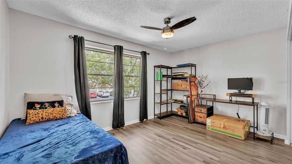 待售: $170,000 (2 贝兹, 2 浴室, 1080 平方英尺)