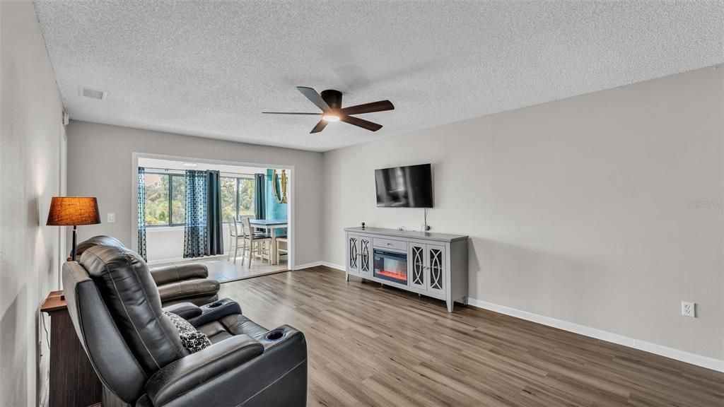 待售: $170,000 (2 贝兹, 2 浴室, 1080 平方英尺)