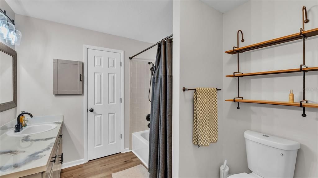 待售: $170,000 (2 贝兹, 2 浴室, 1080 平方英尺)