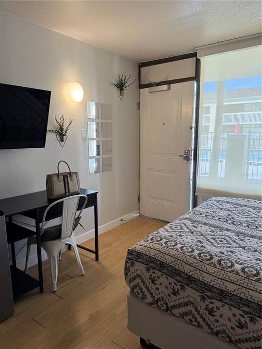 For Sale: $96,500 (1 beds, 1 baths, 325 Square Feet)