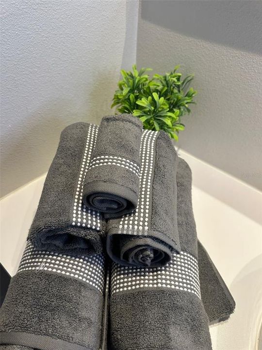 For Sale: $96,500 (1 beds, 1 baths, 325 Square Feet)