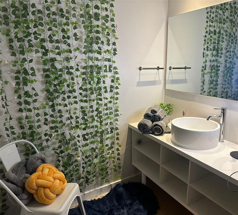 For Sale: $96,500 (1 beds, 1 baths, 325 Square Feet)