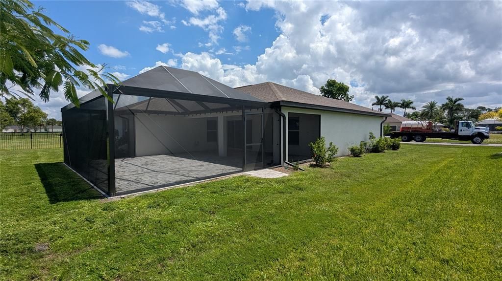 合同活跃: $298,000 (3 贝兹, 2 浴室, 1606 平方英尺)