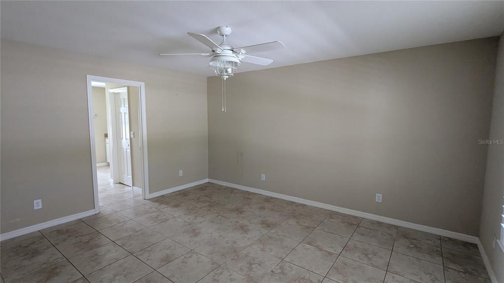 合同活跃: $298,000 (3 贝兹, 2 浴室, 1606 平方英尺)