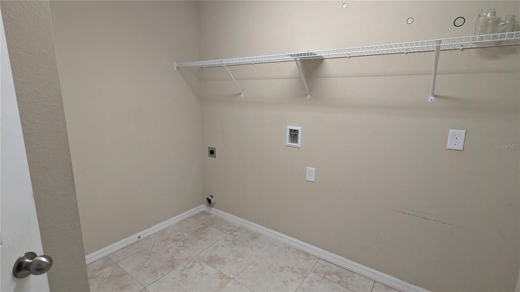 合同活跃: $298,000 (3 贝兹, 2 浴室, 1606 平方英尺)