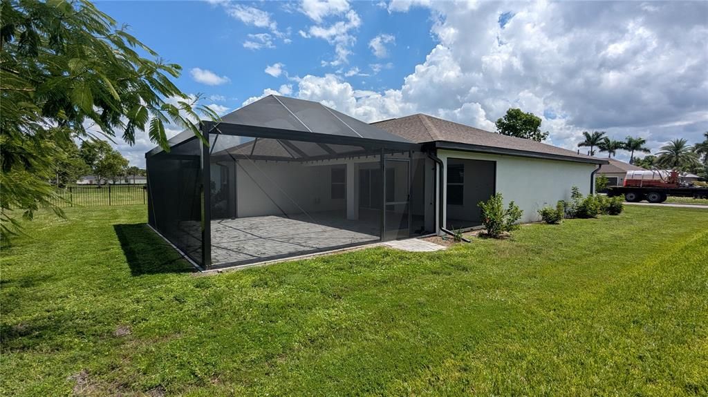 合同活跃: $298,000 (3 贝兹, 2 浴室, 1606 平方英尺)