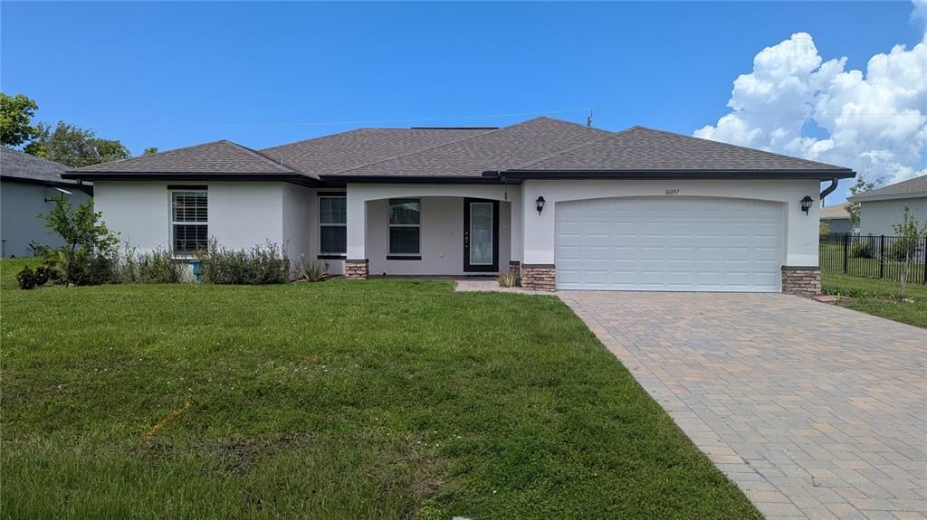 合同活跃: $298,000 (3 贝兹, 2 浴室, 1606 平方英尺)