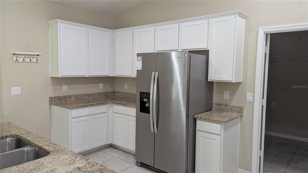 合同活跃: $298,000 (3 贝兹, 2 浴室, 1606 平方英尺)