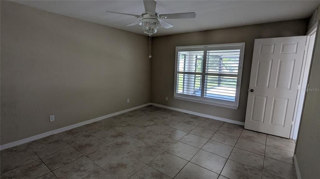 合同活跃: $298,000 (3 贝兹, 2 浴室, 1606 平方英尺)