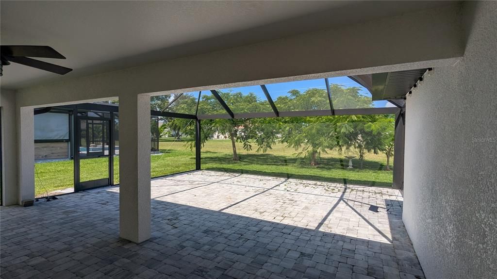 合同活跃: $298,000 (3 贝兹, 2 浴室, 1606 平方英尺)