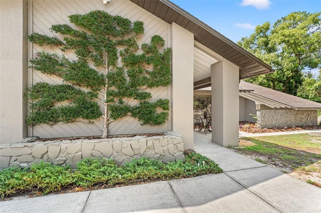 Active With Contract: $375,000 (3 beds, 2 baths, 2410 Square Feet)