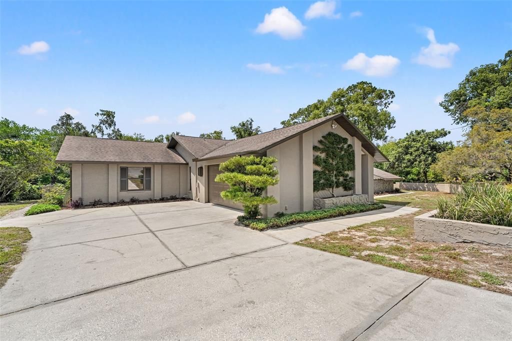 Active With Contract: $375,000 (3 beds, 2 baths, 2410 Square Feet)