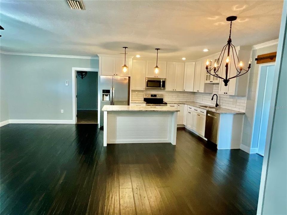 Active With Contract: $280,000 (3 beds, 2 baths, 1468 Square Feet)