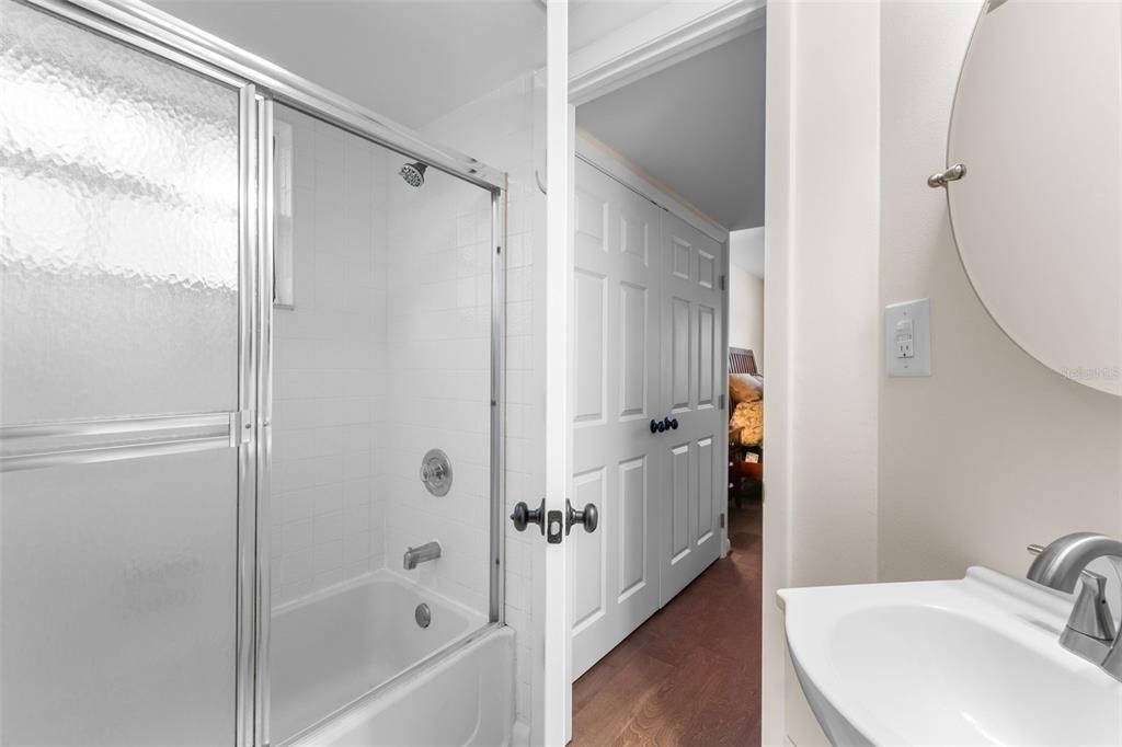 На продажу: $169,500 (2 спален, 2 ванн, 899 Квадратных фут)