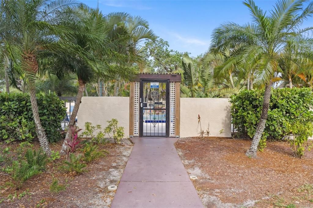 На продажу: $169,500 (2 спален, 2 ванн, 899 Квадратных фут)