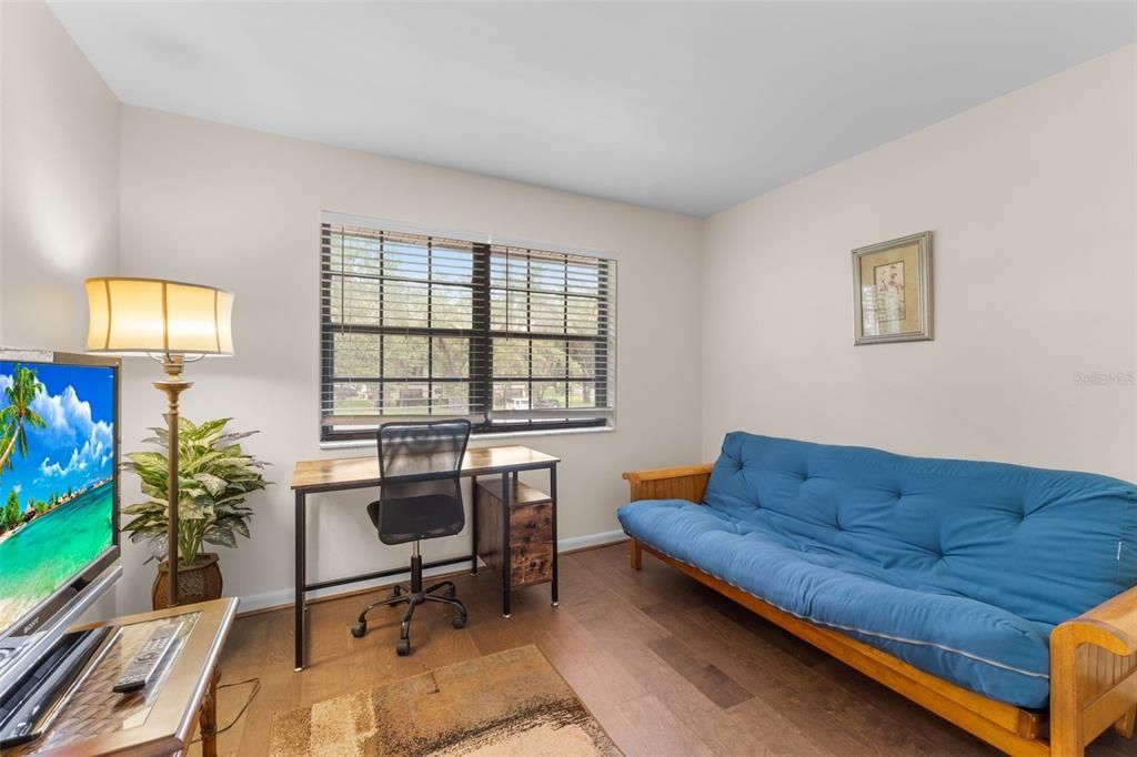 На продажу: $169,500 (2 спален, 2 ванн, 899 Квадратных фут)