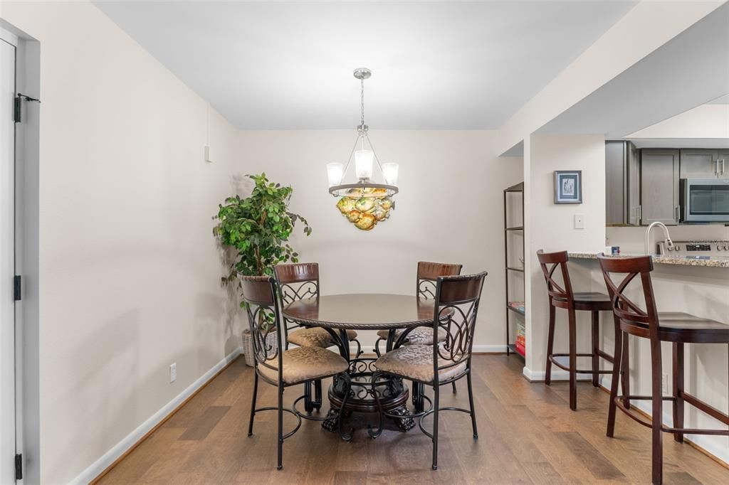 На продажу: $169,500 (2 спален, 2 ванн, 899 Квадратных фут)