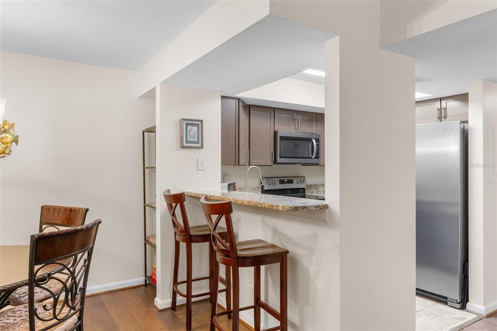 На продажу: $169,500 (2 спален, 2 ванн, 899 Квадратных фут)