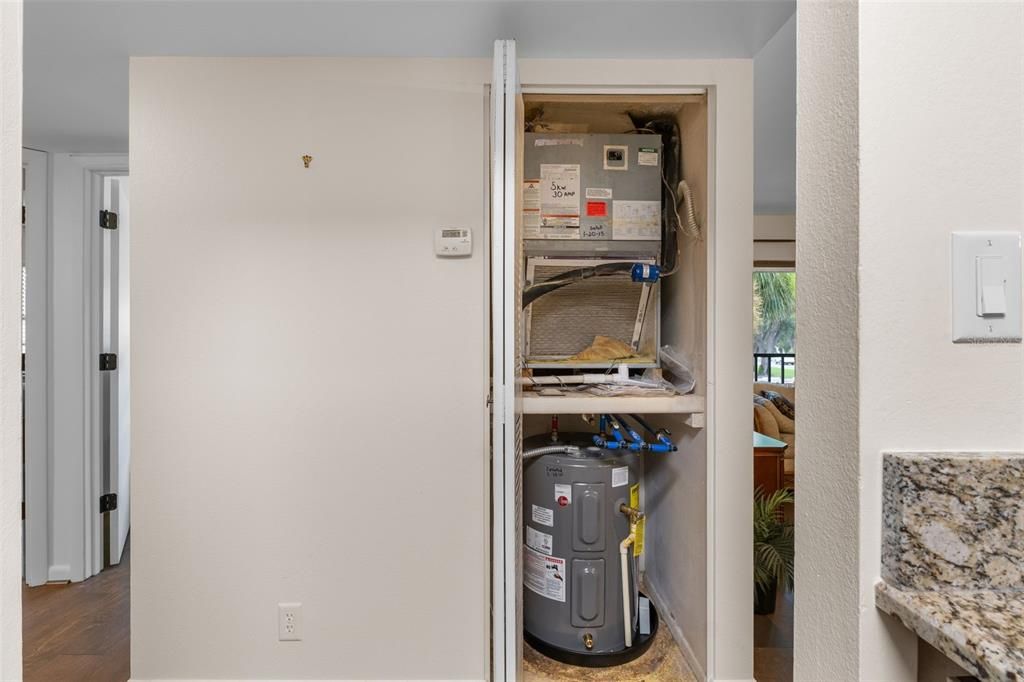 На продажу: $169,500 (2 спален, 2 ванн, 899 Квадратных фут)