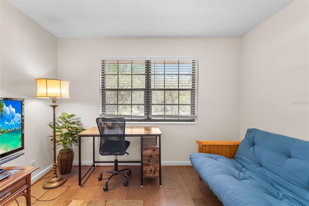 На продажу: $169,500 (2 спален, 2 ванн, 899 Квадратных фут)