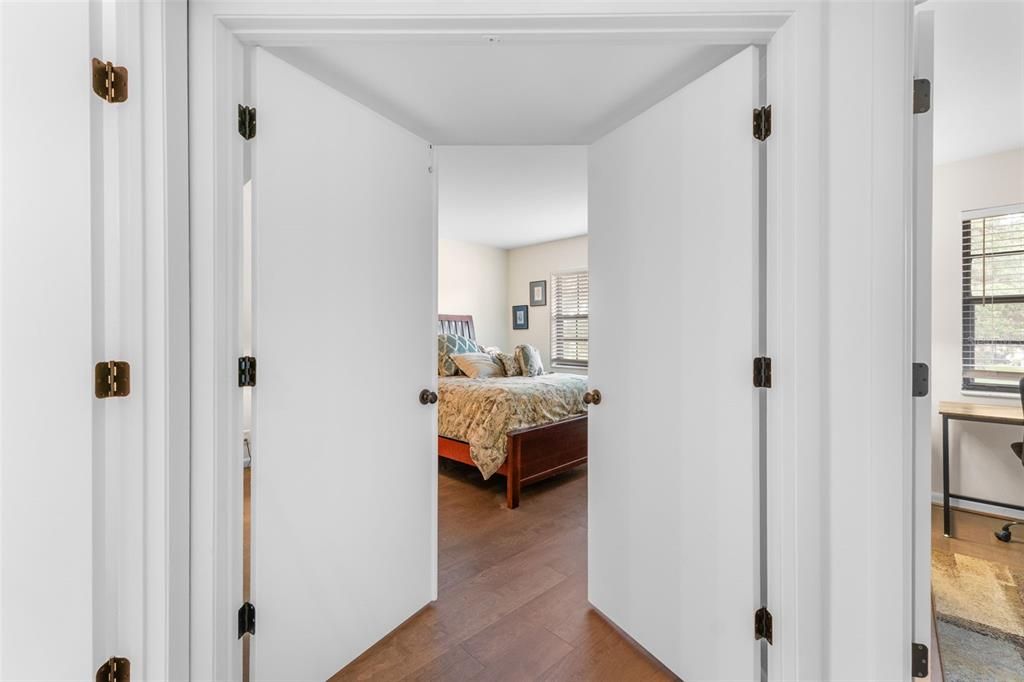 На продажу: $169,500 (2 спален, 2 ванн, 899 Квадратных фут)