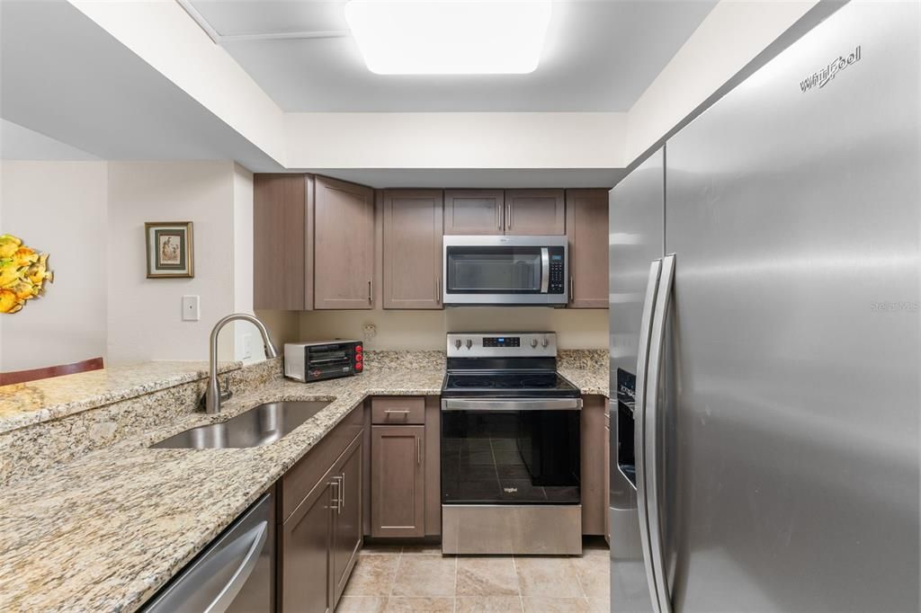 На продажу: $169,500 (2 спален, 2 ванн, 899 Квадратных фут)