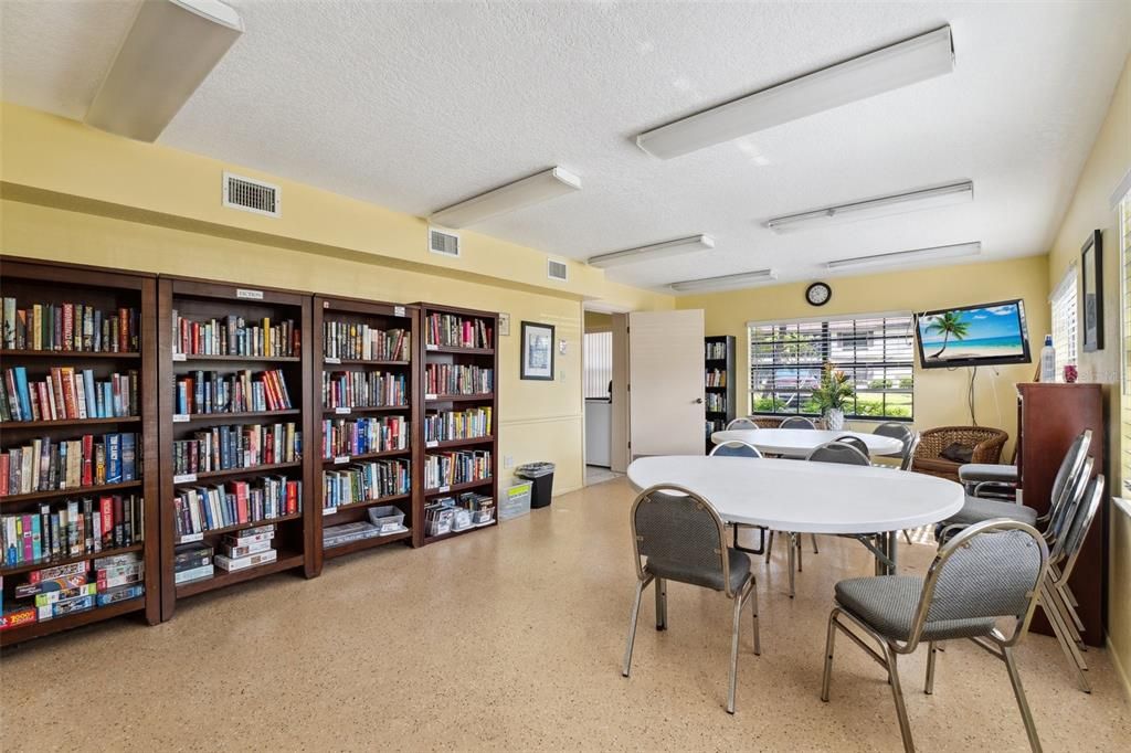 На продажу: $169,500 (2 спален, 2 ванн, 899 Квадратных фут)