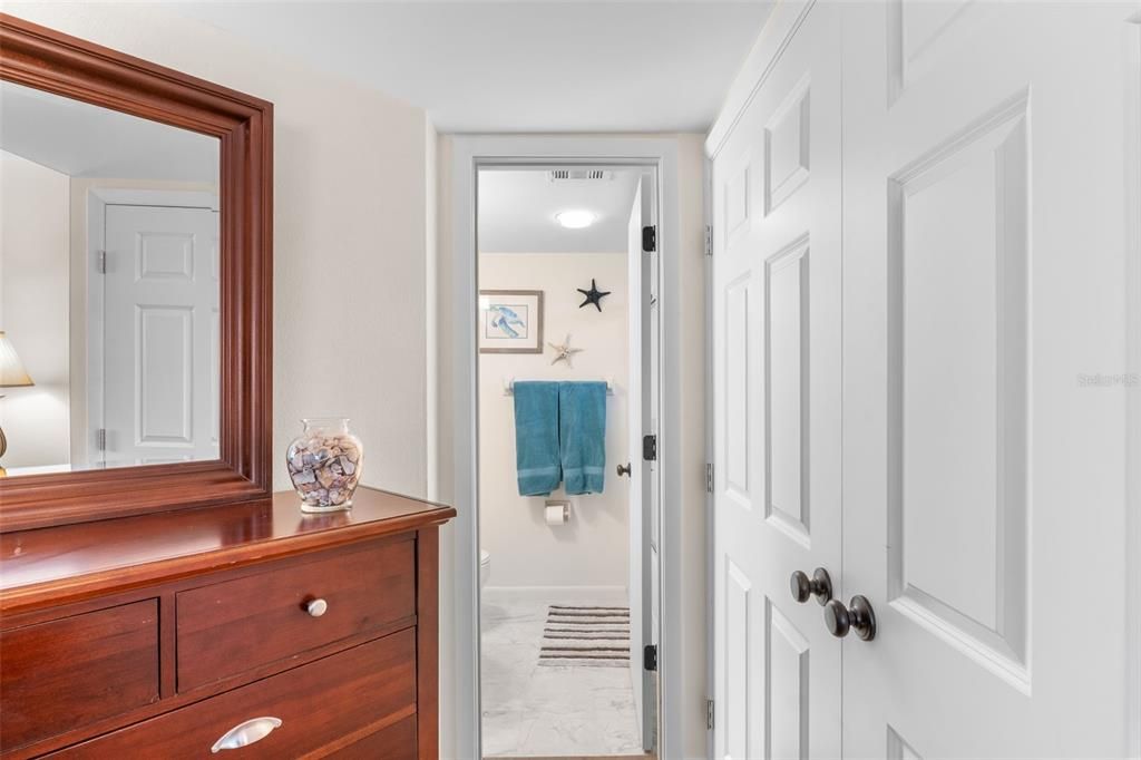 На продажу: $169,500 (2 спален, 2 ванн, 899 Квадратных фут)