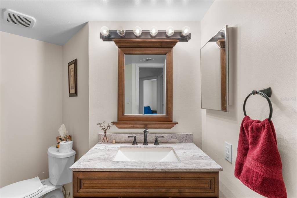 На продажу: $169,500 (2 спален, 2 ванн, 899 Квадратных фут)