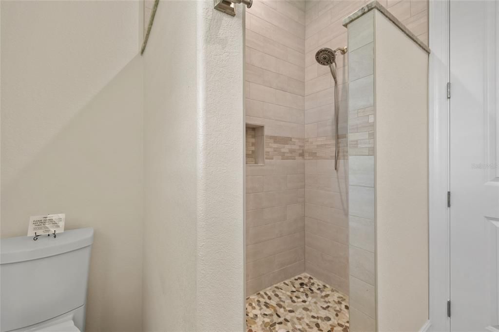 For Sale: $999,999 (3 beds, 2 baths, 2123 Square Feet)