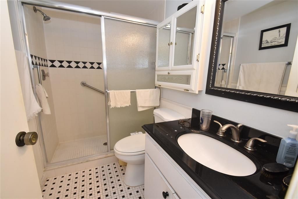 На продажу: $379,000 (2 спален, 2 ванн, 1216 Квадратных фут)