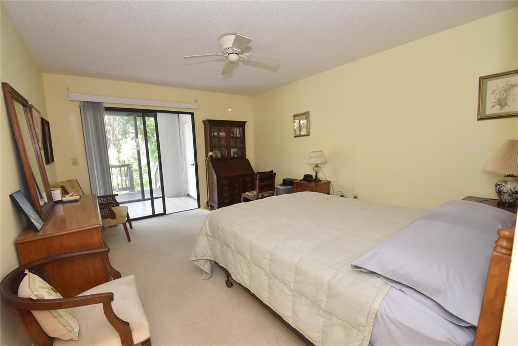 На продажу: $379,000 (2 спален, 2 ванн, 1216 Квадратных фут)