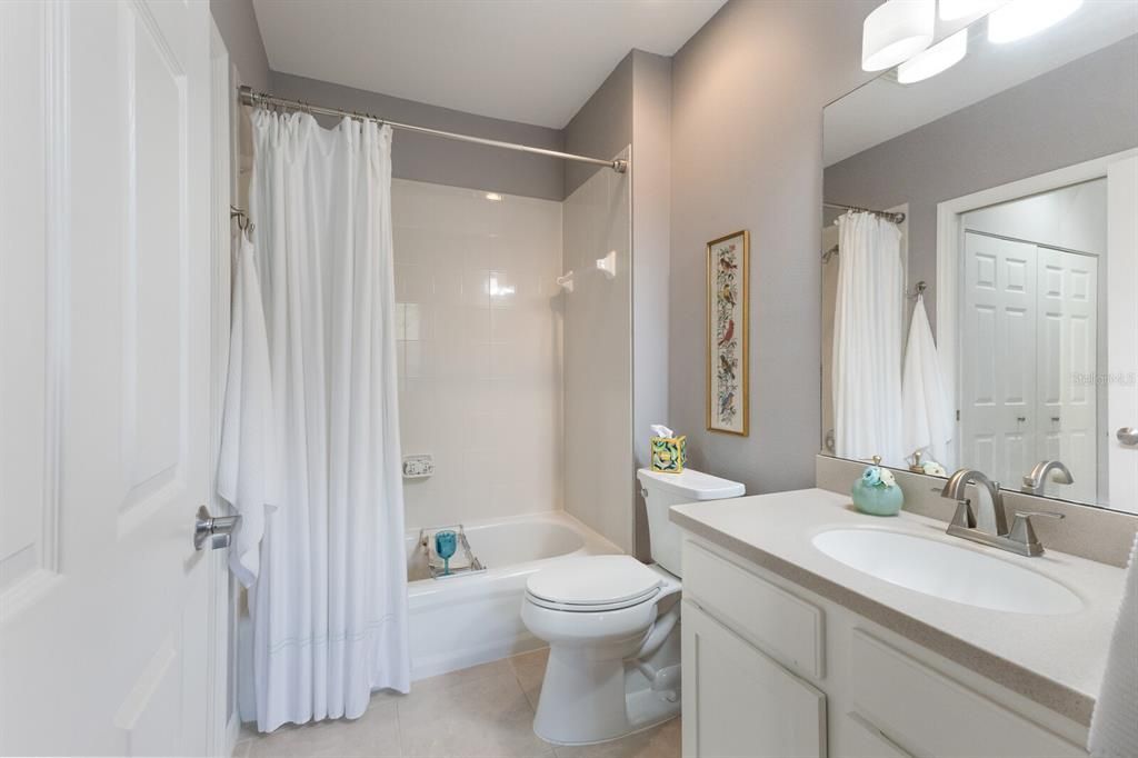 Active With Contract: $275,000 (2 beds, 2 baths, 1431 Square Feet)