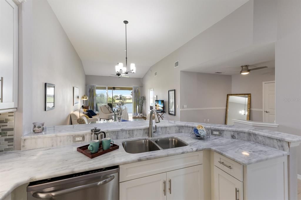 Active With Contract: $275,000 (2 beds, 2 baths, 1431 Square Feet)