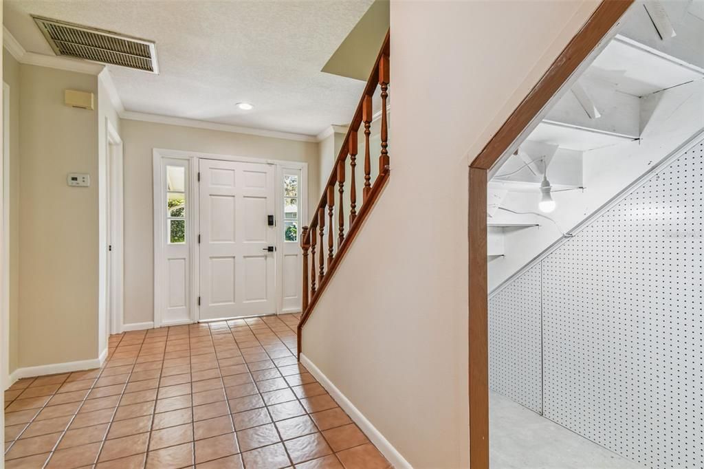 合同活跃: $589,900 (4 贝兹, 2 浴室, 2383 平方英尺)