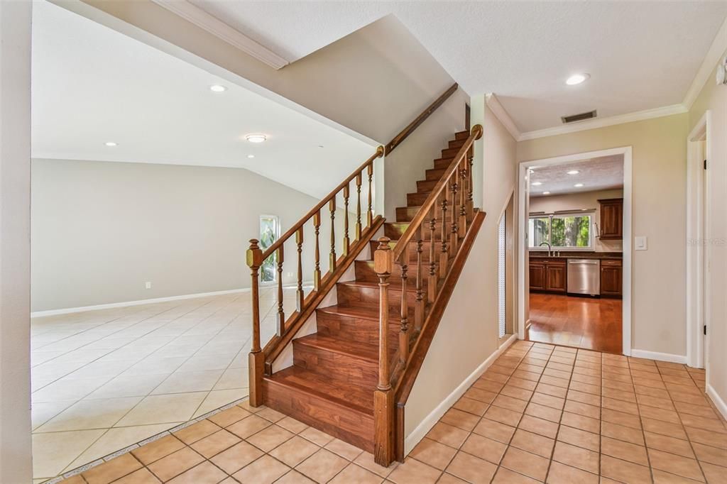 合同活跃: $589,900 (4 贝兹, 2 浴室, 2383 平方英尺)