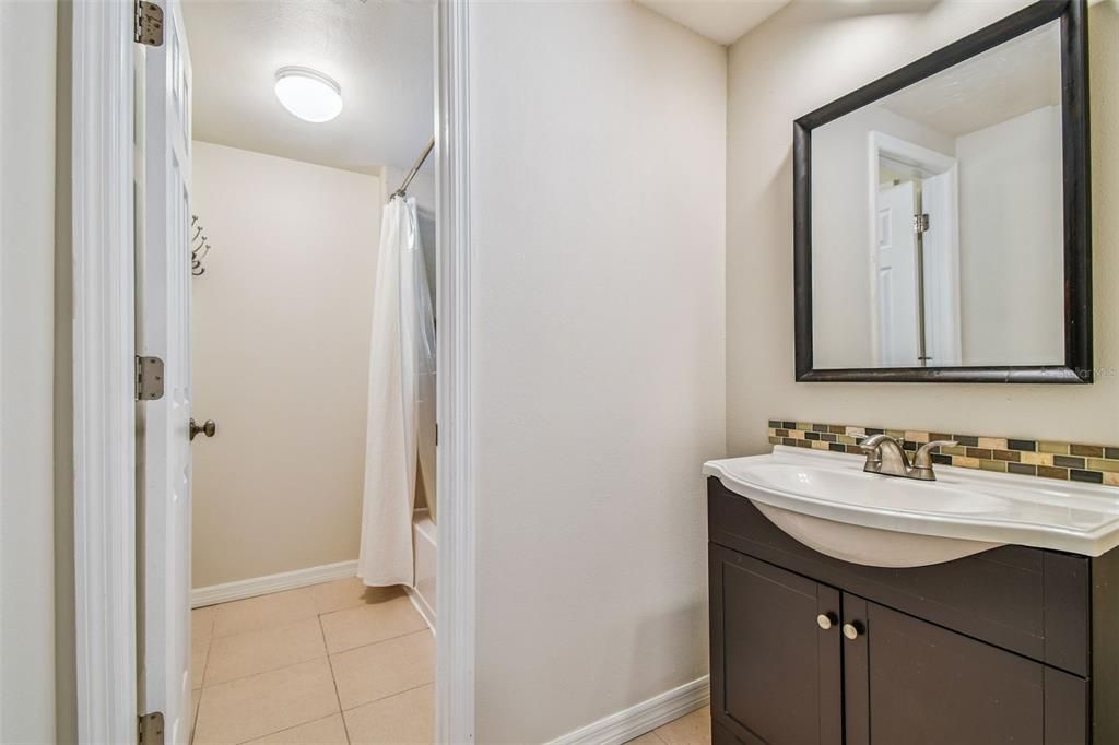 合同活跃: $589,900 (4 贝兹, 2 浴室, 2383 平方英尺)